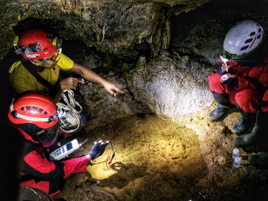 Pengamatan Udang Purba Bersama LatGab Caving Jabodetabek